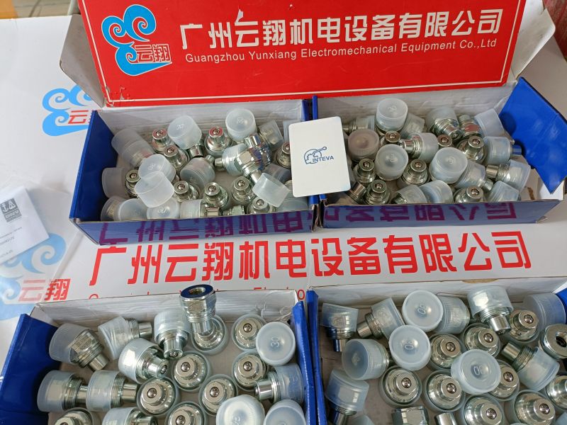102.12112LE卡套接头