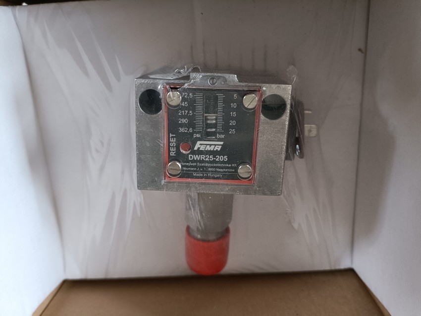 美国Honeywell霍尼韦尔温控器 温控表DC2500-C0-1A00-210-00000-00